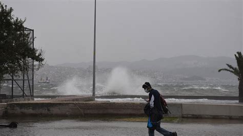 M­e­t­e­o­r­o­l­o­j­i­­d­e­n­ ­E­g­e­ ­D­e­n­i­z­i­­n­d­e­ ­k­u­v­v­e­t­l­i­ ­f­ı­r­t­ı­n­a­ ­u­y­a­r­ı­s­ı­